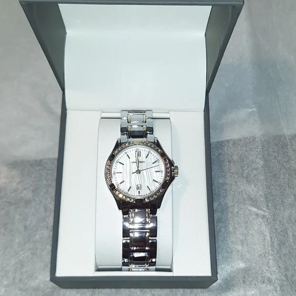 Armitron Women's Watch, Brand NEW with Box, Silver and Gold - Picture 4 of 7